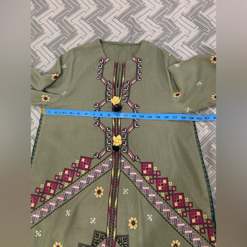 Embroidered 2 pc winter dress - Picture 11 of 13
